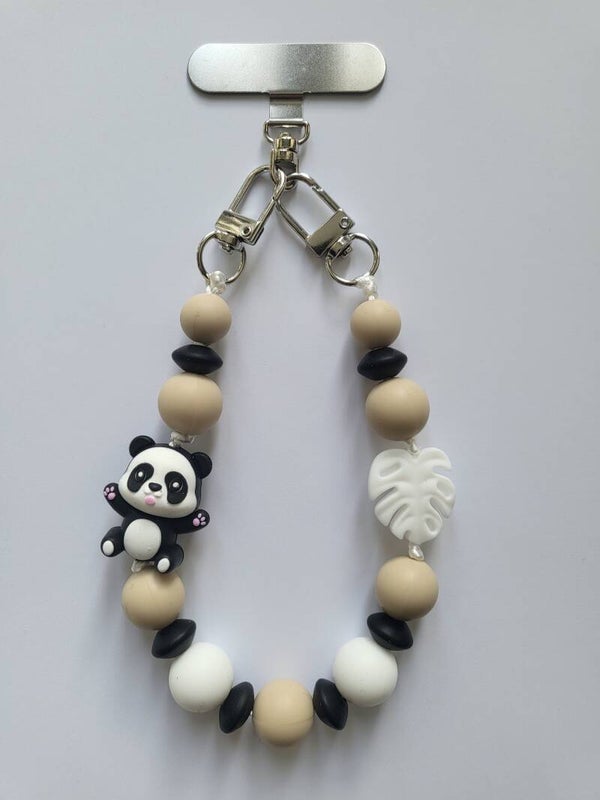 Telefoonkoord met panda beertje in zwart, wit en beige.