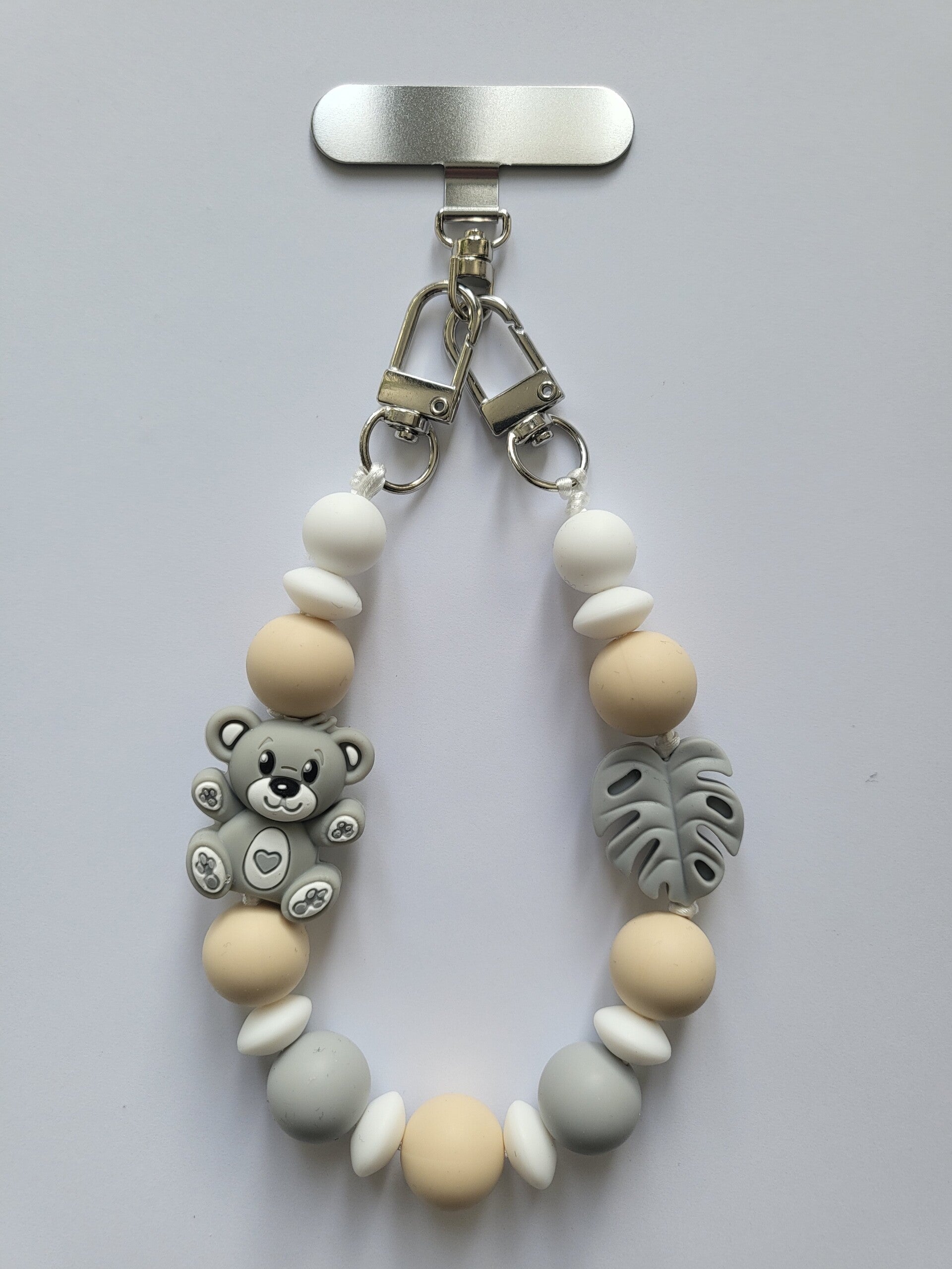 Telefoonkoord met teddybeertje in lichtgrijs, beige en wit.
