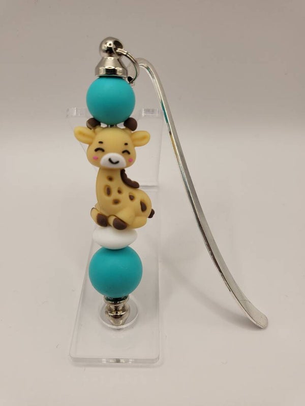 Boekenlegger met girafje in petrol-blauw, beige en turquoise.