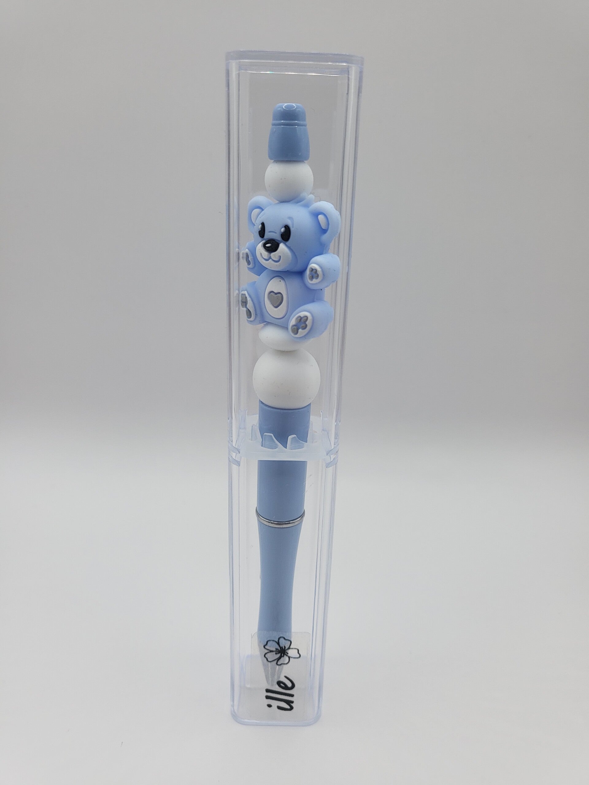 Pen met teddybeertje in blauw en wit.