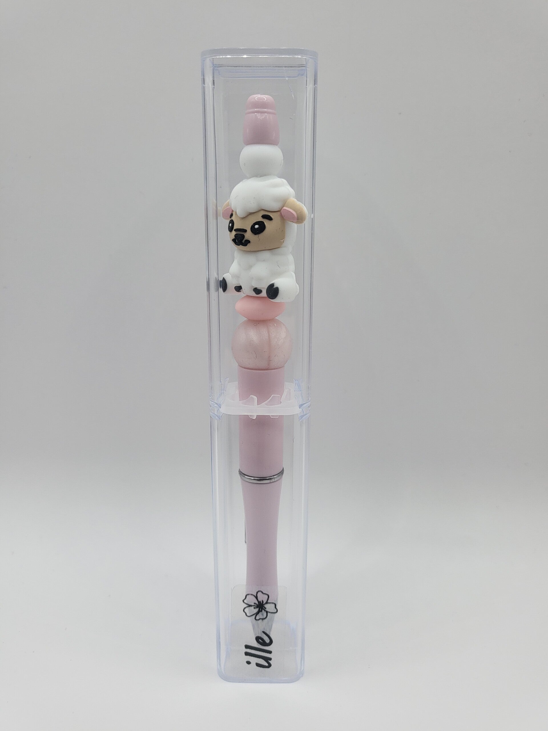 Pen met schaapje in parelmoer-roze, lichtroze en wit.