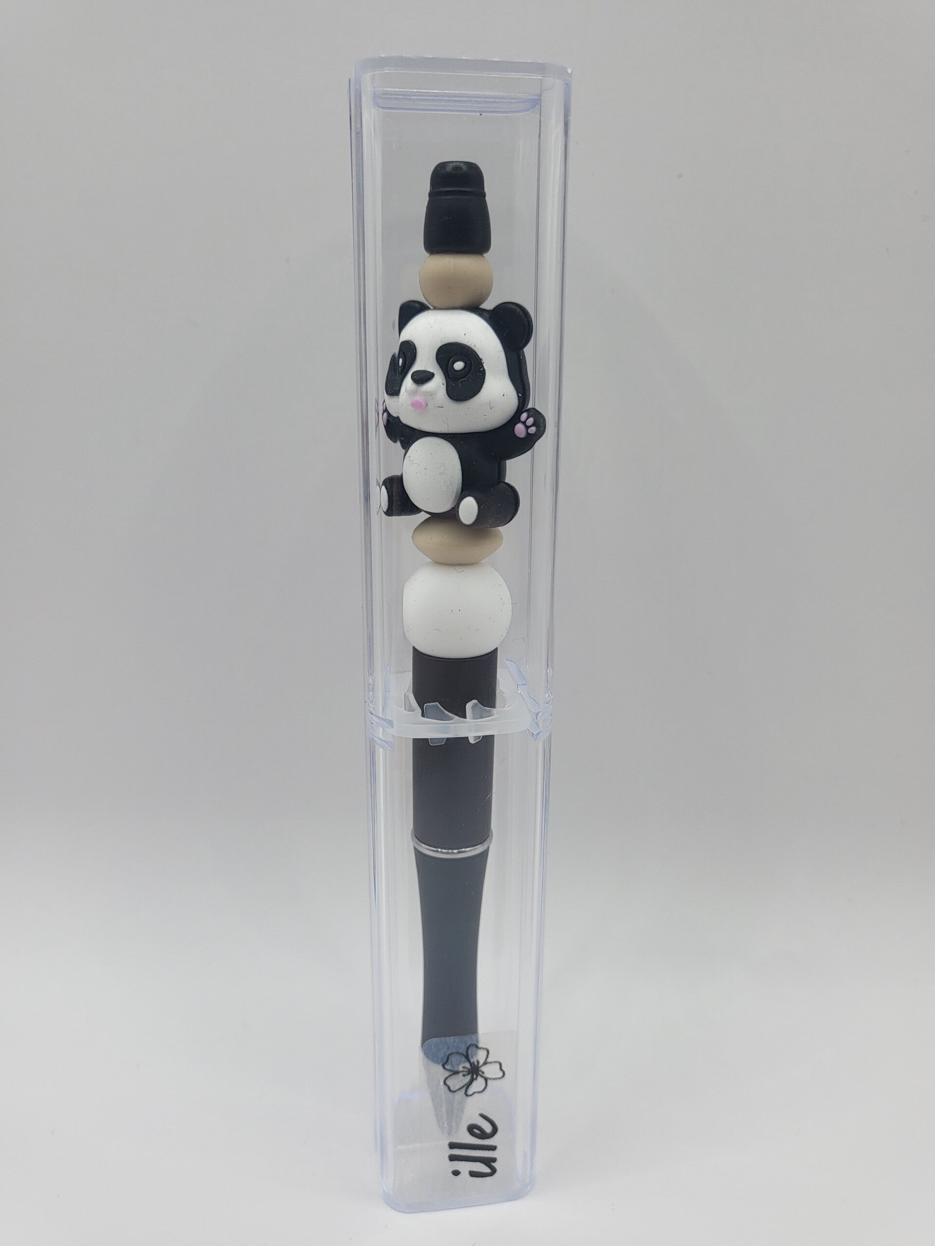 Pen met panda-beertje in zwart, wit en beige.
