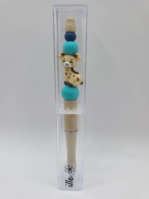 Pen met girafje in petrol-blauw, beige en turquoise.