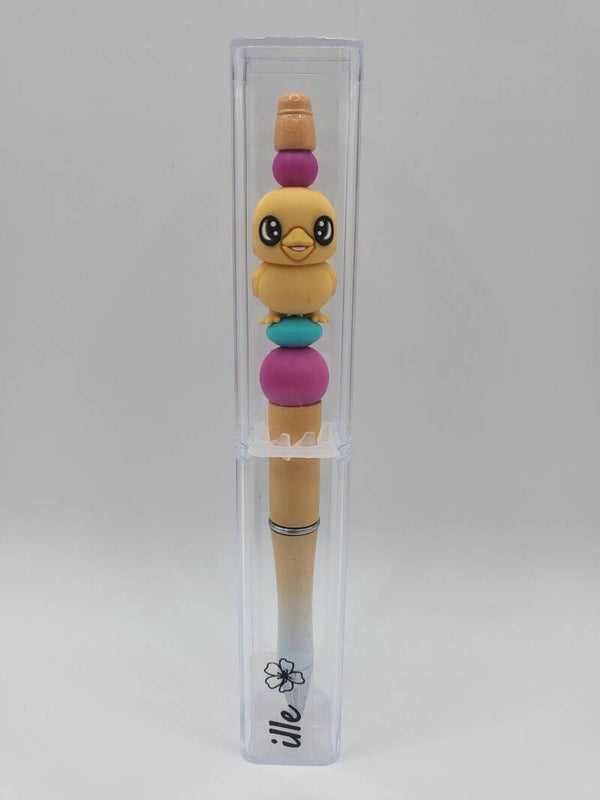 Pen met kuikentje in fuchsia-roze, oranje en turquoise.