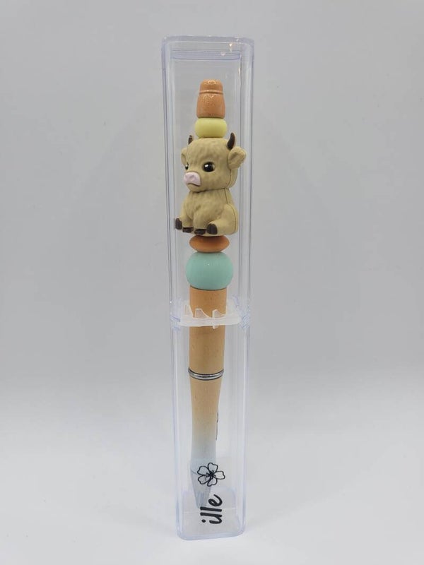 Pen met koetje in licht-geel, mintgroen, oranje en beige.
