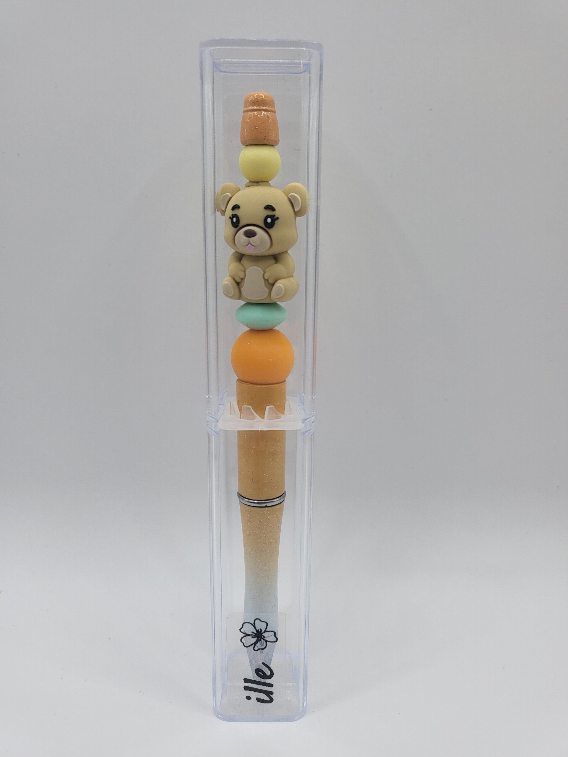 Pen met beertje in mintgroen, oranje, lichtgeel en beige.