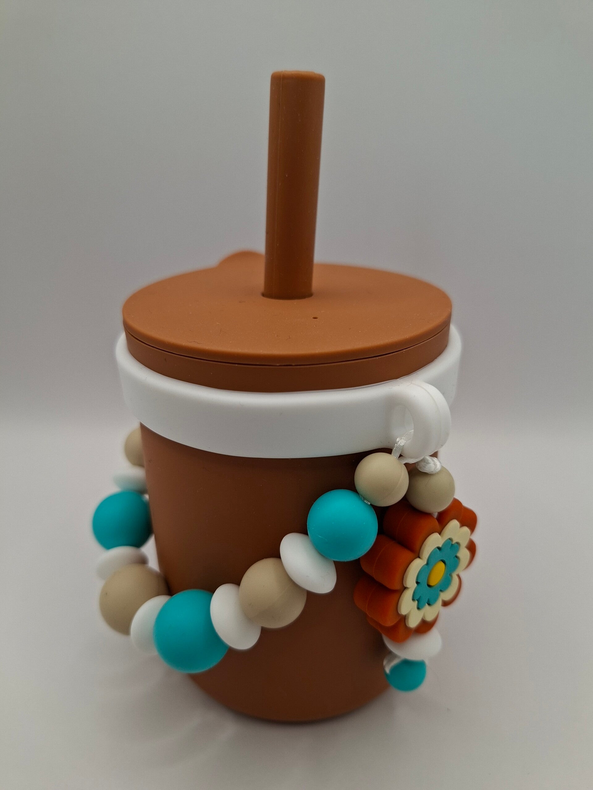 Silicone beker in roest kleur, met witte afneembare silicone sier-ring