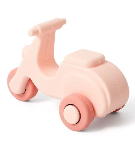 Bijt-figuurtje scooter in zalm-roze.