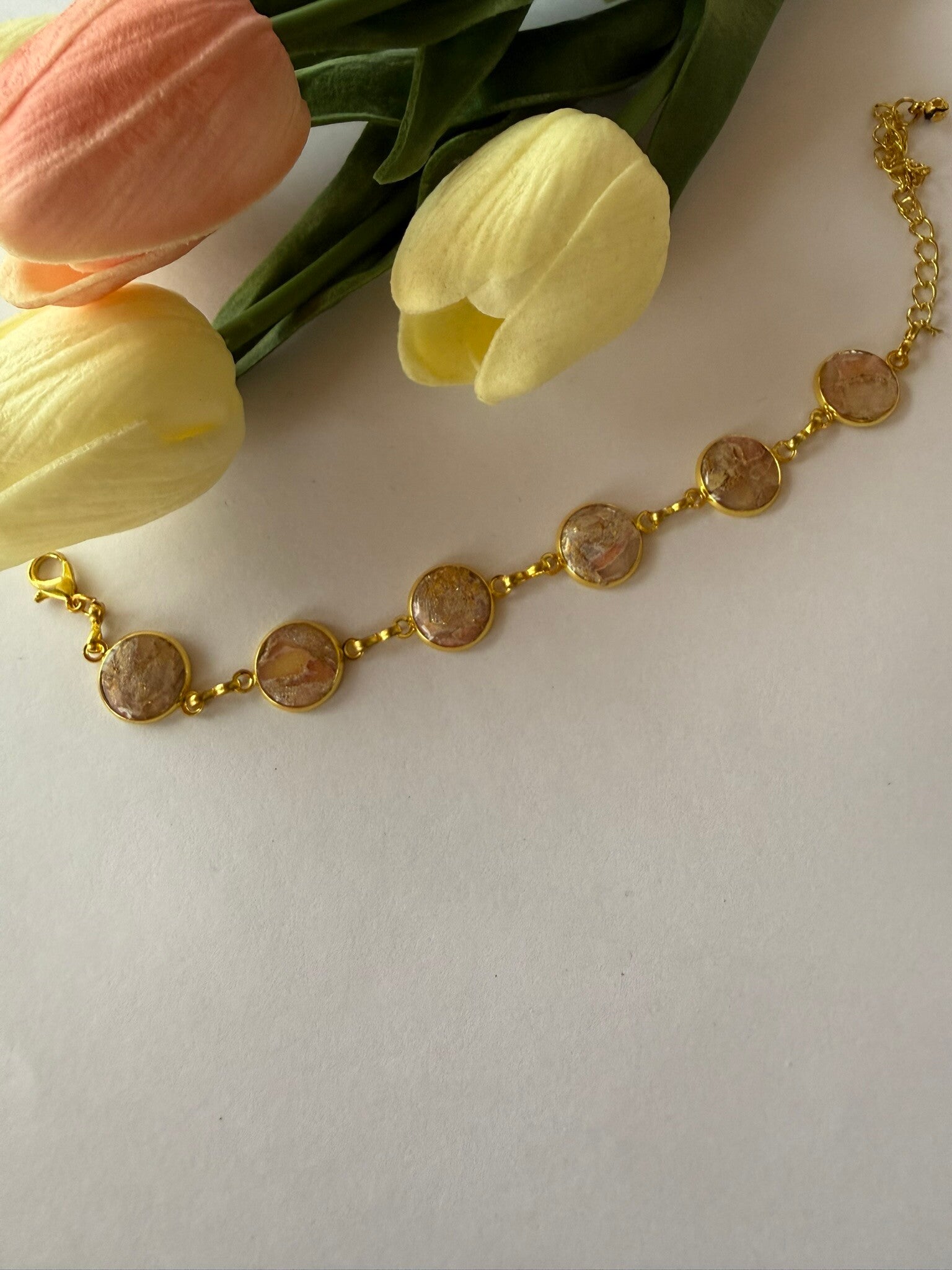Armband; goldfarben; Nudetöne