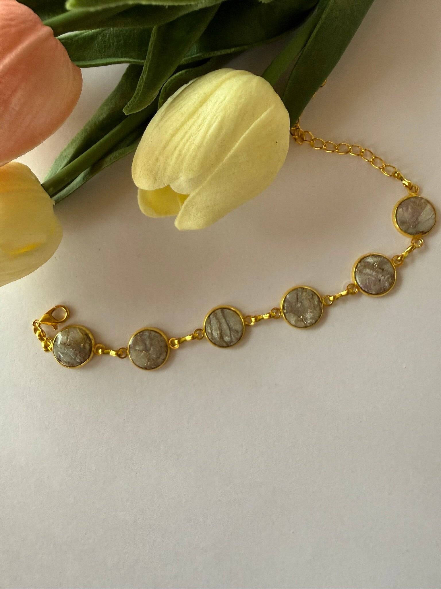 Armband; goldfarben; Nudetöne