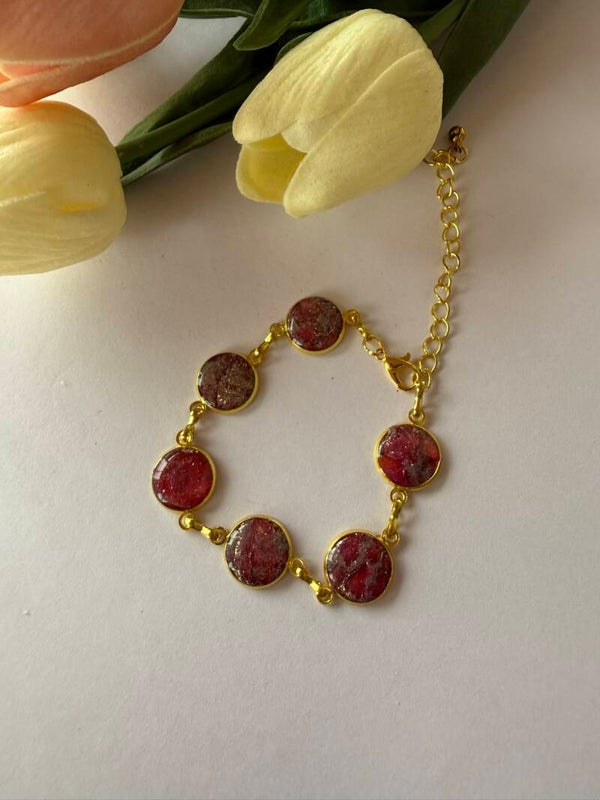 Armband; goldfarben; Rottöne