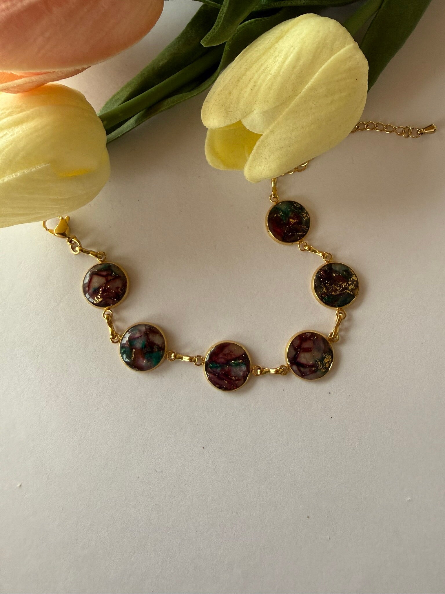 Armband; goldfarben; lila-blau