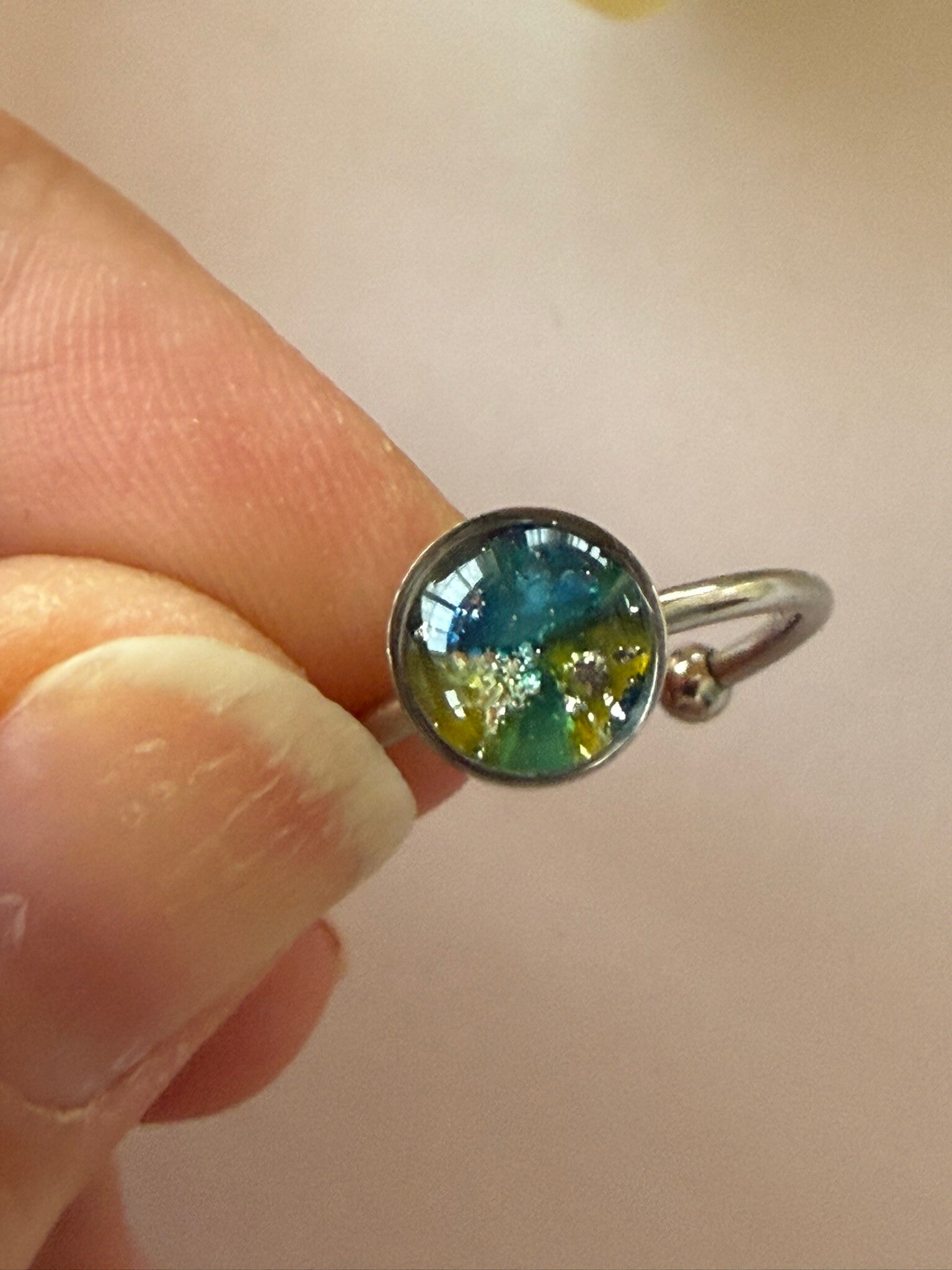 Ring rund silberfarben; blau-grün