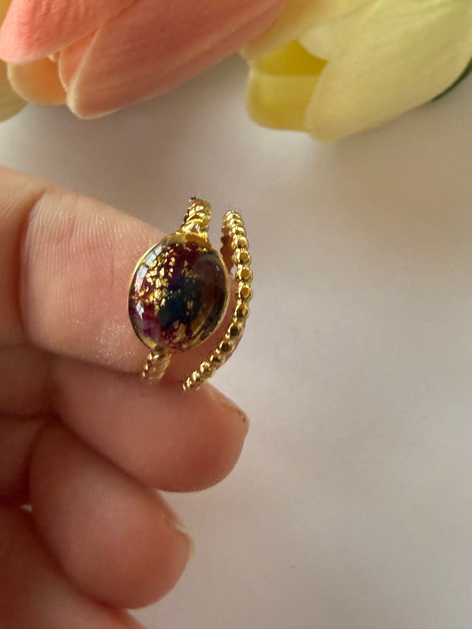 Ring rund goldfarben; bunt