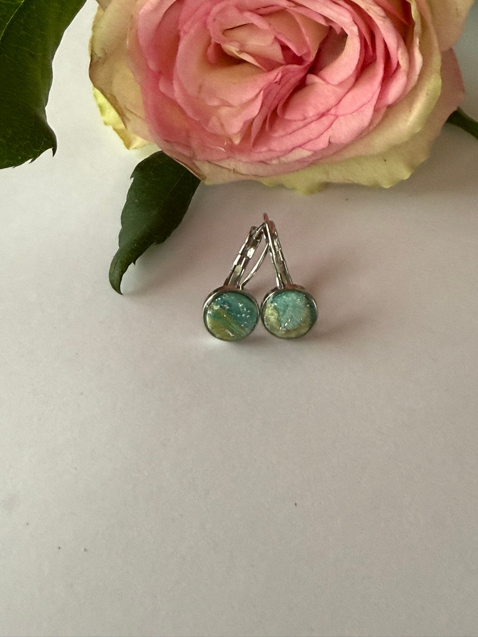 Klappverschluss Hängeohrringe 10mm; silberfarben; grün-gelb