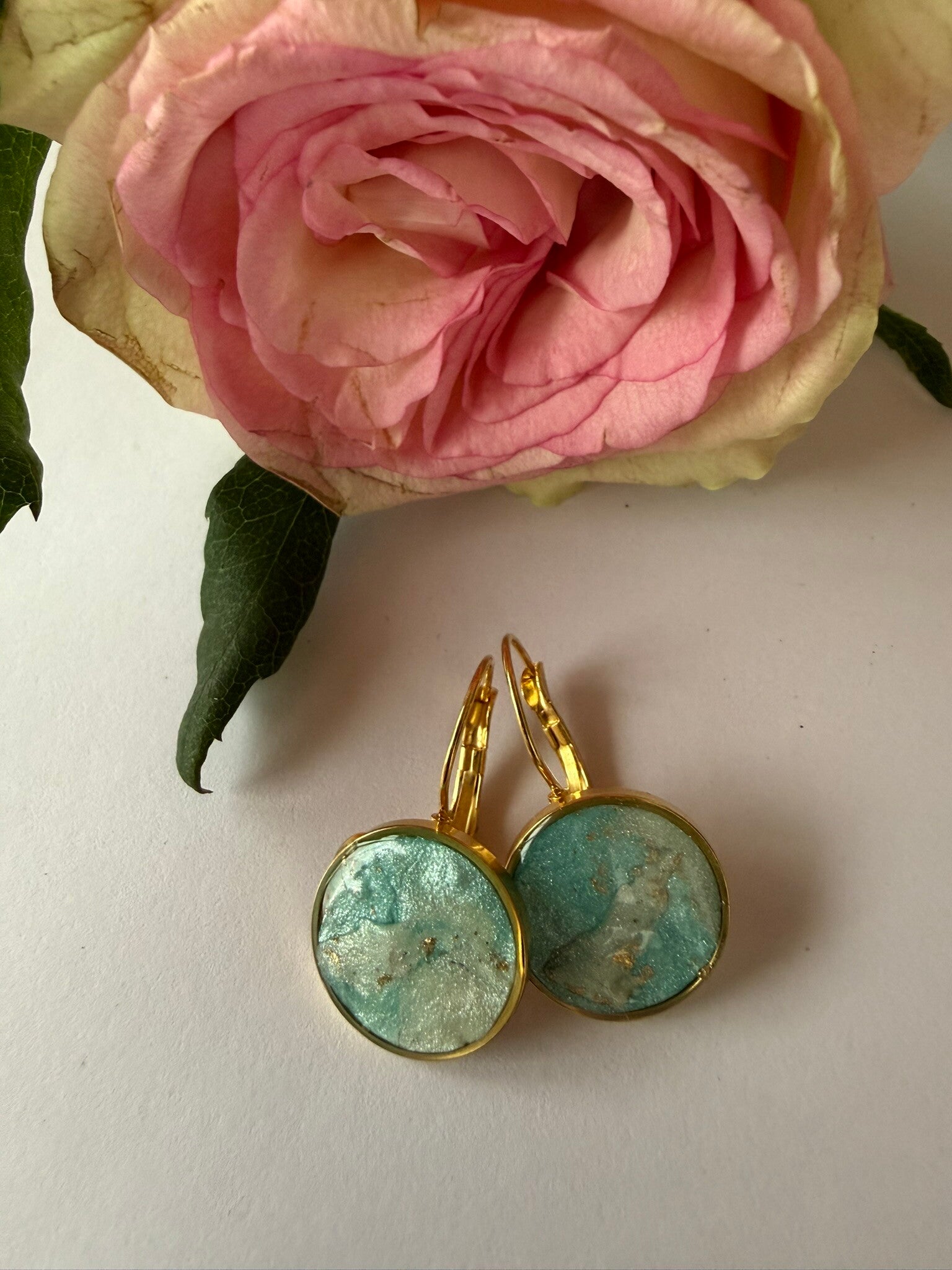 Klappverschluss Hängeohrringe 14mm; goldfarben; grün-gelb Pastelltöne