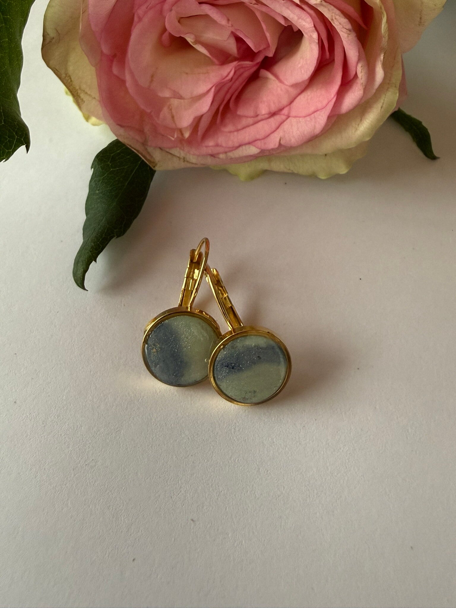 Klappverschluss Hängeohrringe 10mm; goldfarben; blau-gelb