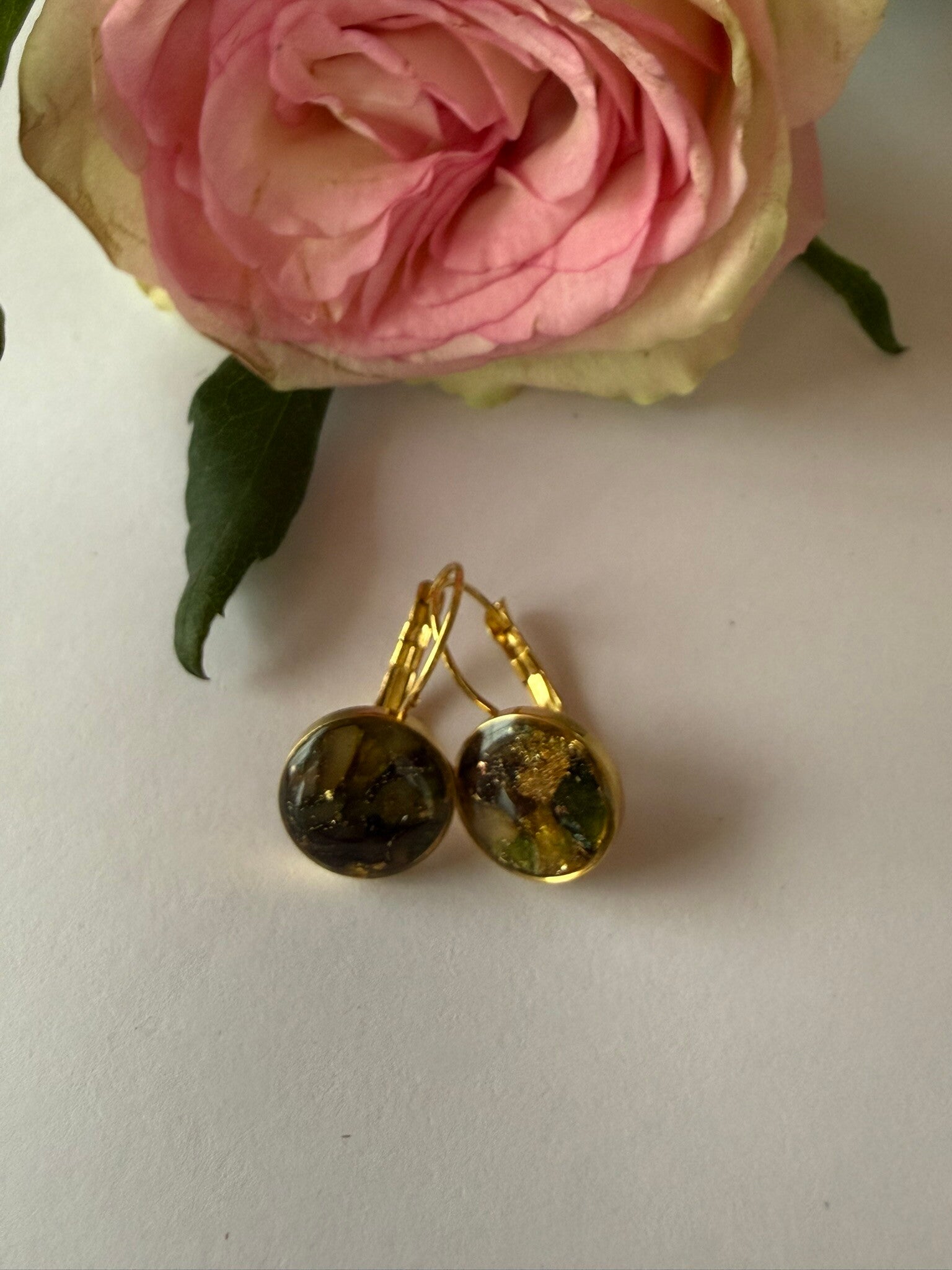Klappverschluss Hängeohrringe 10mm; goldfarben; Grüntöne