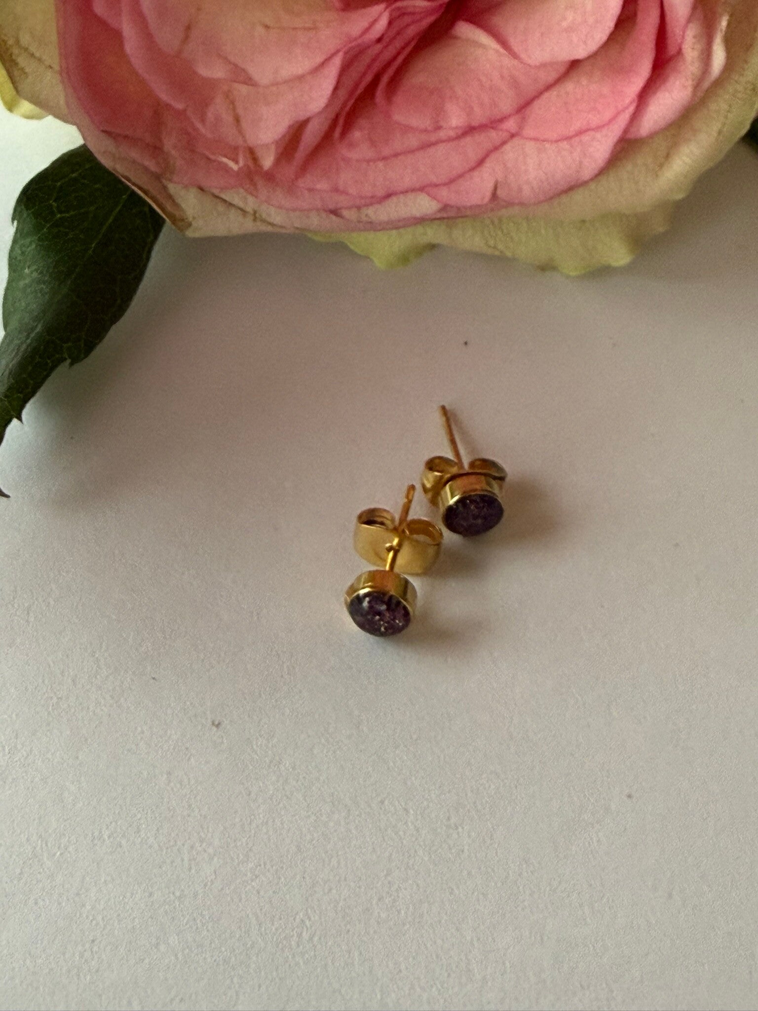 Stecker rund 04mm; goldfarben; bunt