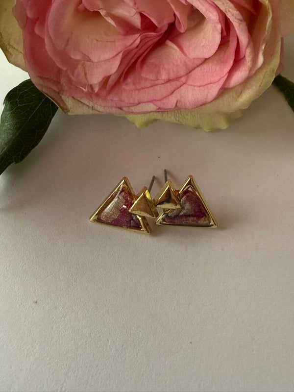 Stecker dreieckig; goldfarben; Rottöne