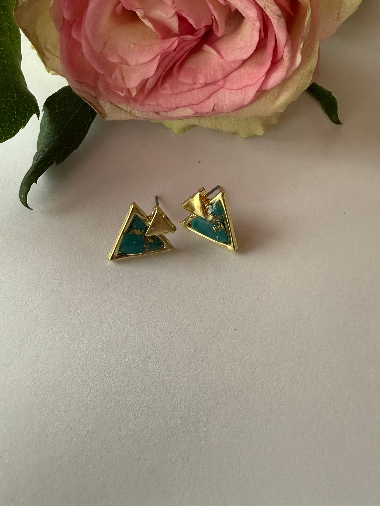 Stecker dreieckig; goldfarben; grün