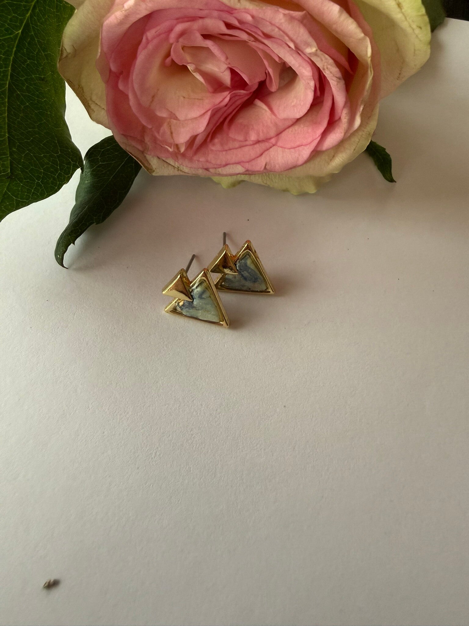 Stecker dreieckig; goldfarben; grün