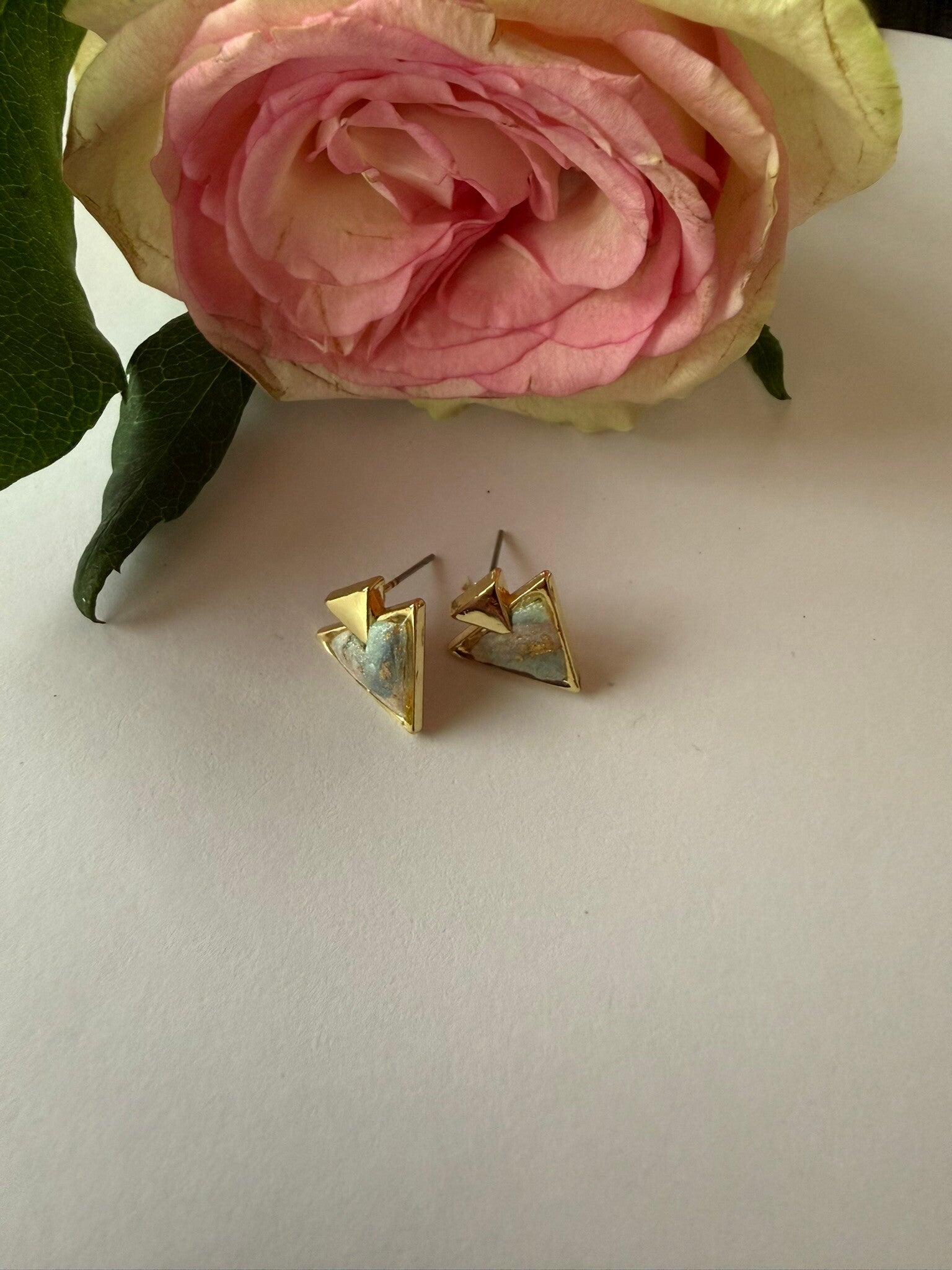 Stecker dreieckig; goldfarben; Pastelltöne