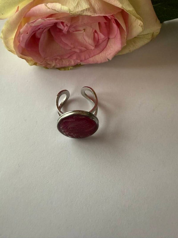 Ring rund; silberfarben; rot