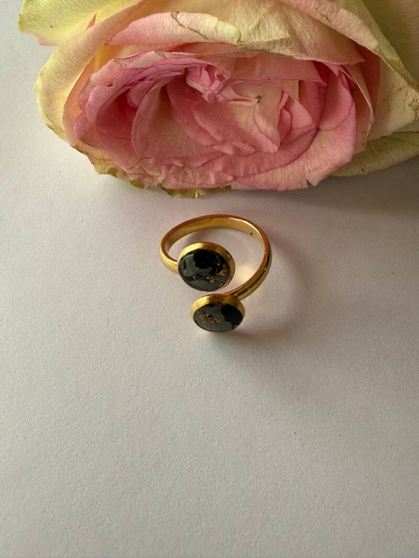 Ring rund goldfarben; schwarz-grau