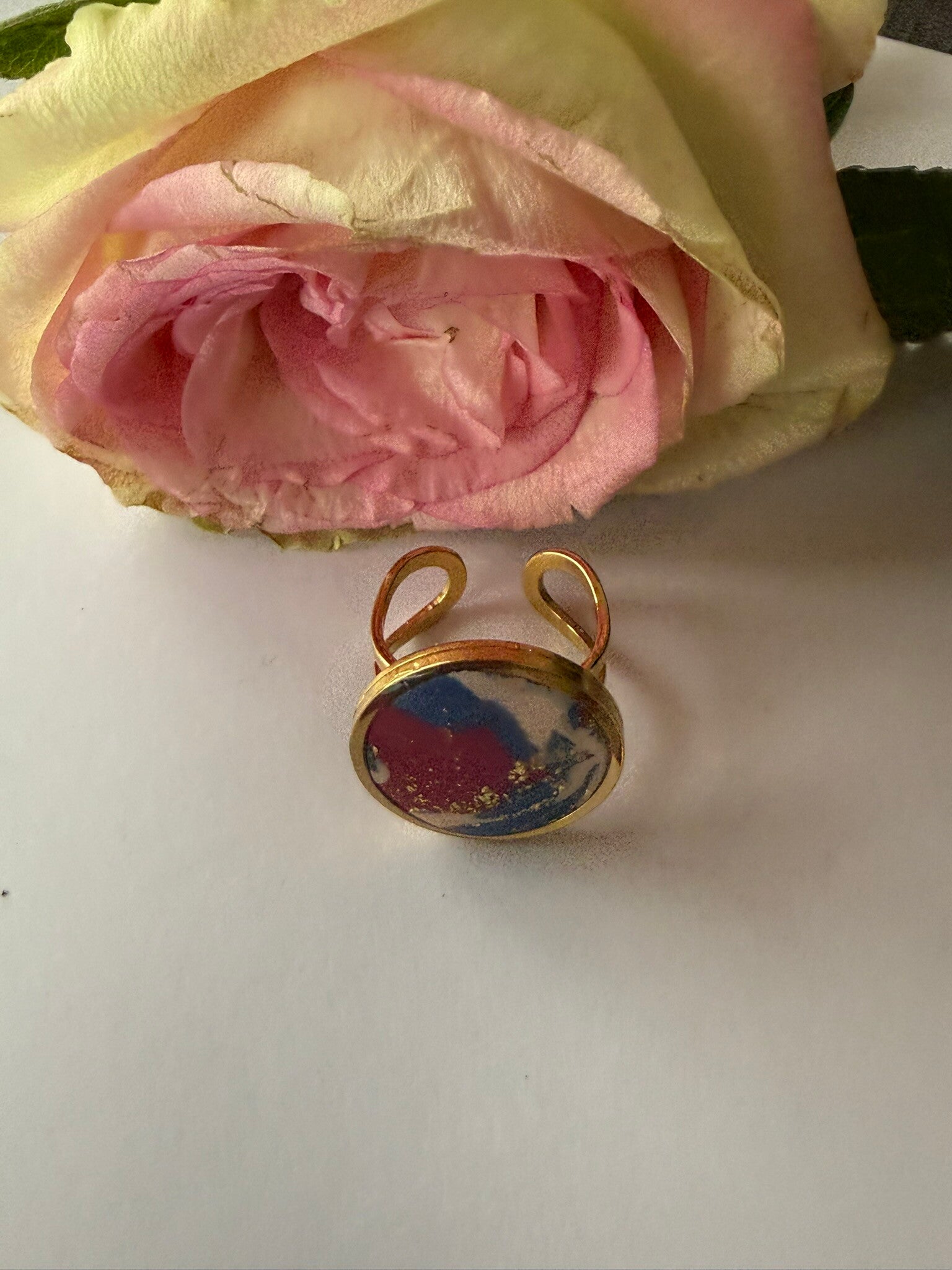 Ring rund goldfarben; bunt