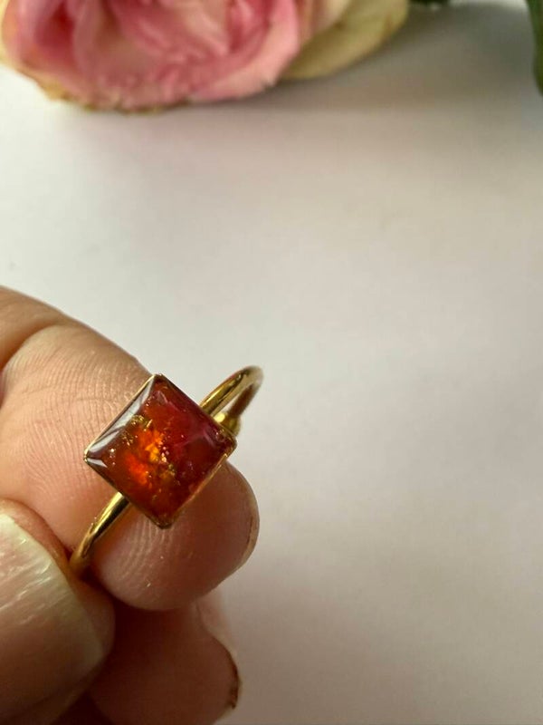 Ring eckig goldfarben; rot