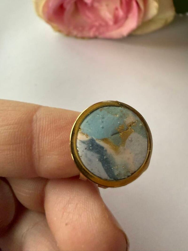 Ring runde goldfarben; bunt