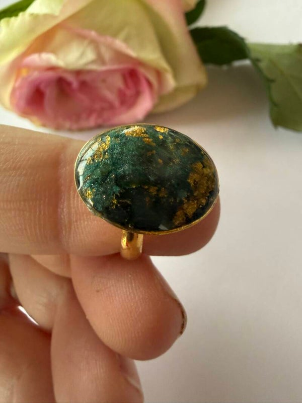 Ring ovale goldfarben; grün