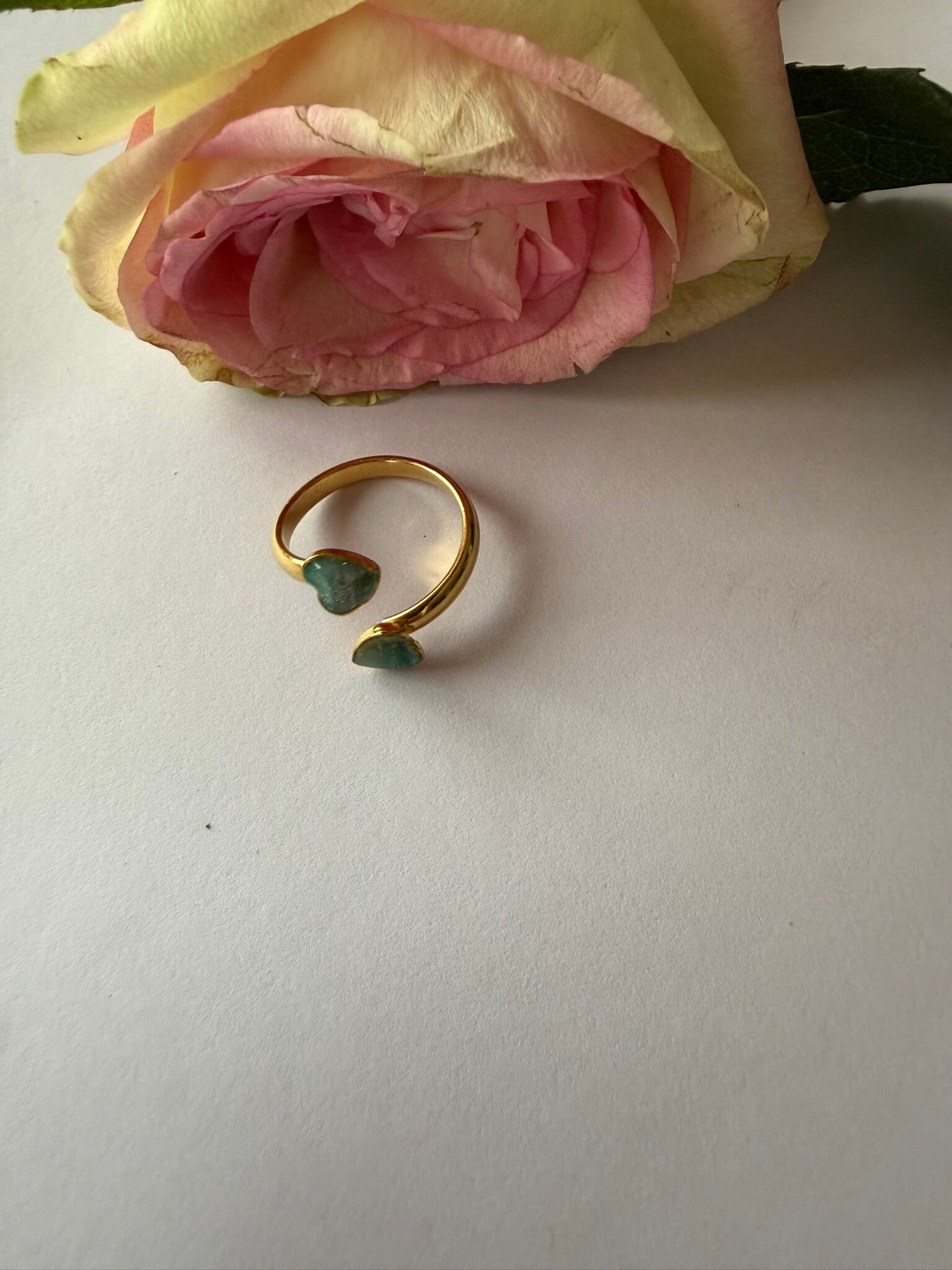 Ring Herzen goldfarben; Grüntöne