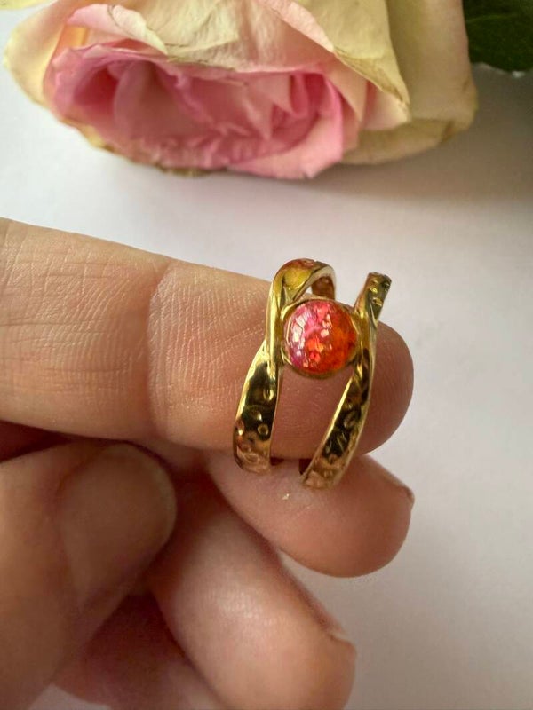 Ring rund goldfarben; rot