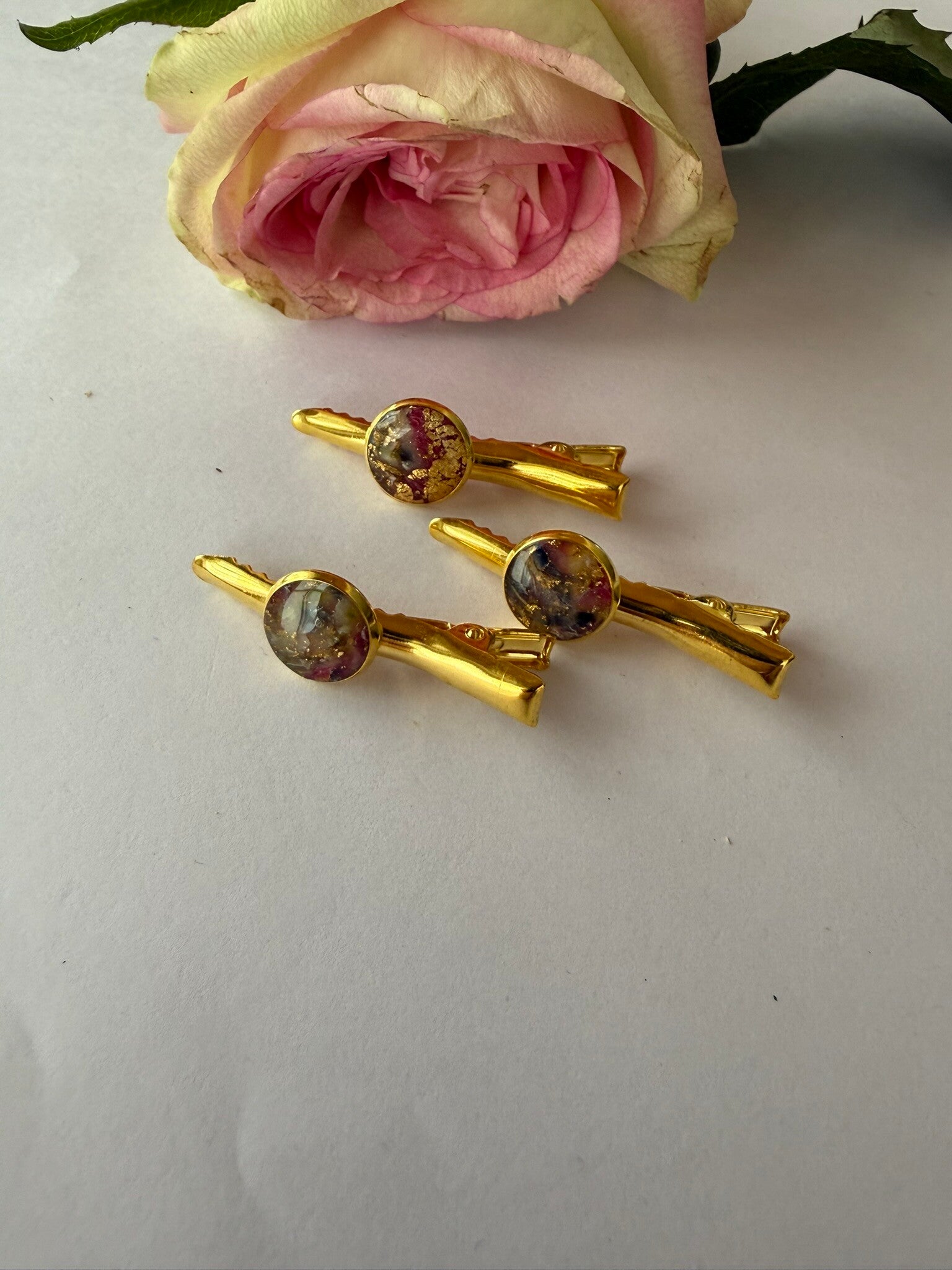 Haarschmuck: goldfarben; bunt