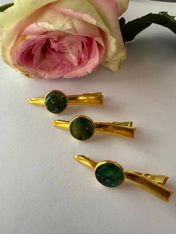 Haarschmuck: goldfarben; Grüntöne