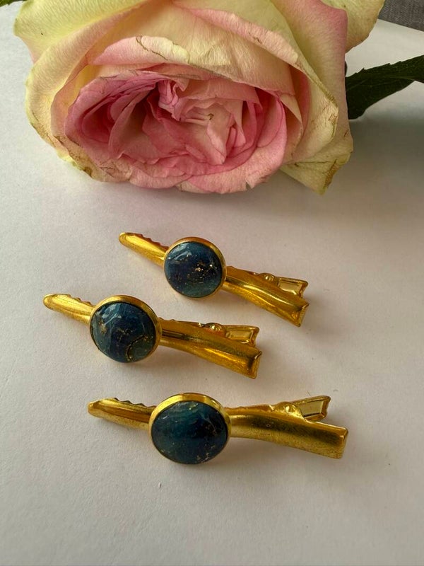 Haarschmuck: goldfarben; Blautöne
