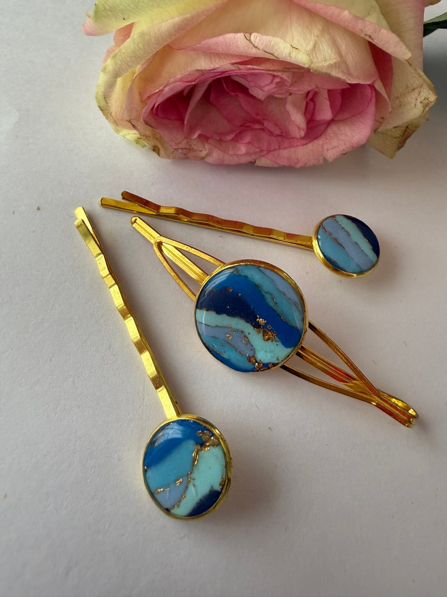 Haarschmuck: goldfarben; bunt