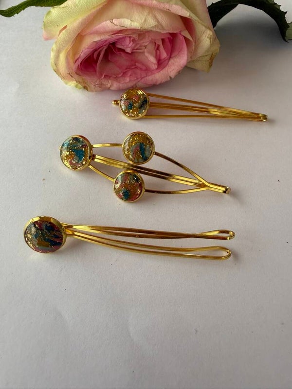 Haarschmuck: goldfarben; bunt