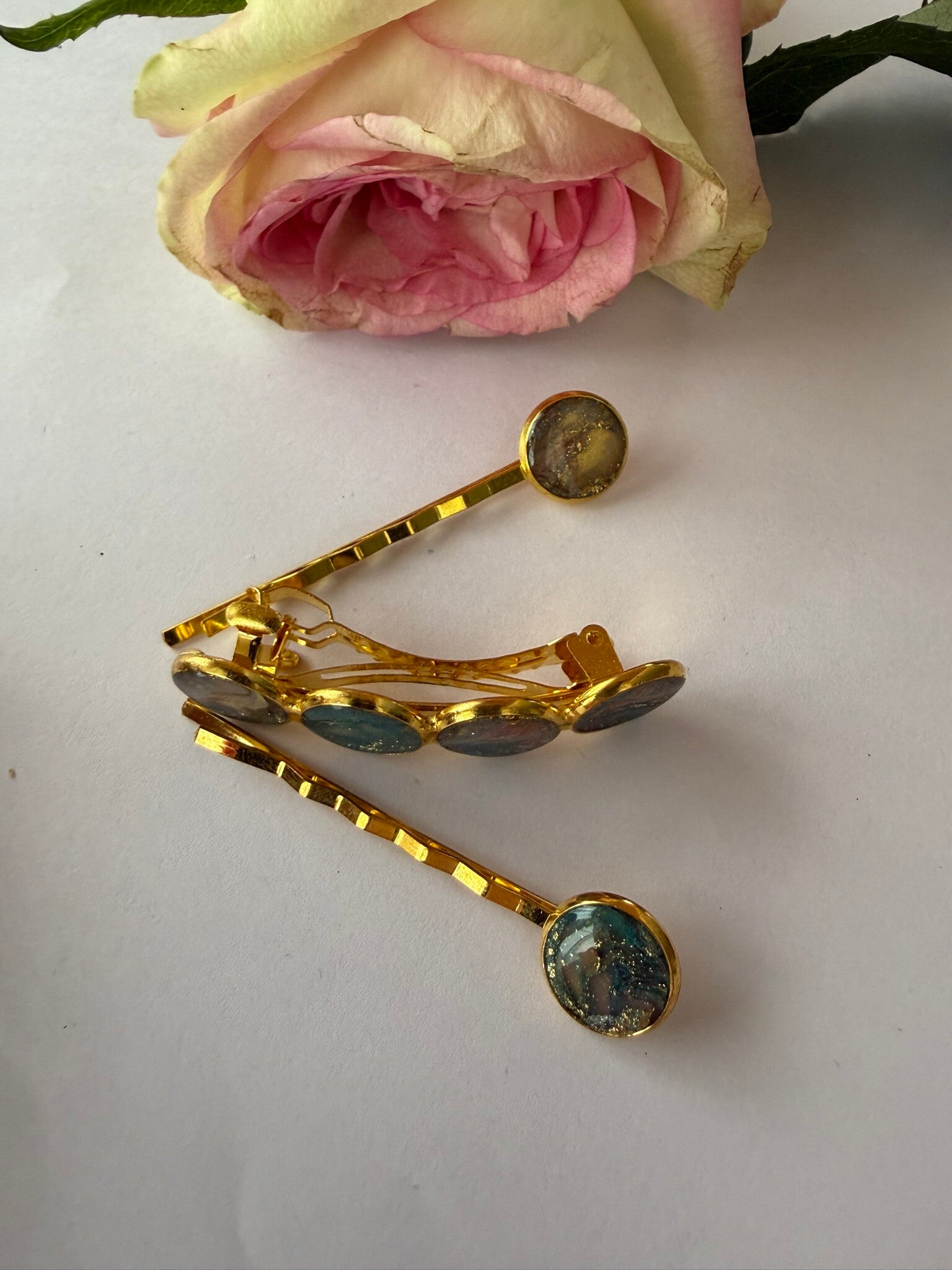 Haarschmuck: goldfarben; bunt