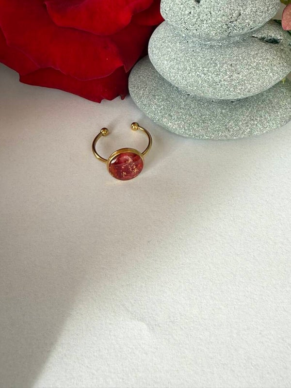 Ring; größenverstellbar, goldfarben; rot