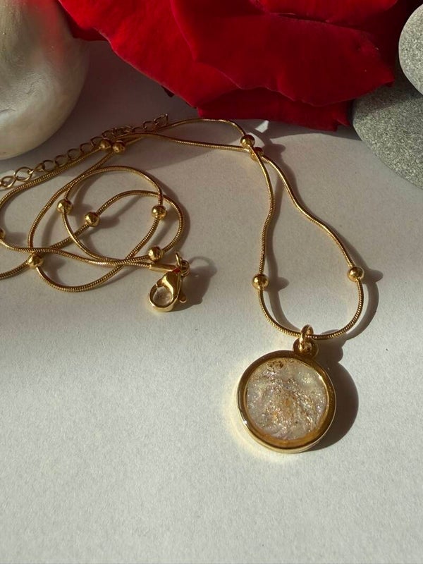 Kette; goldfarben; Cremetöne