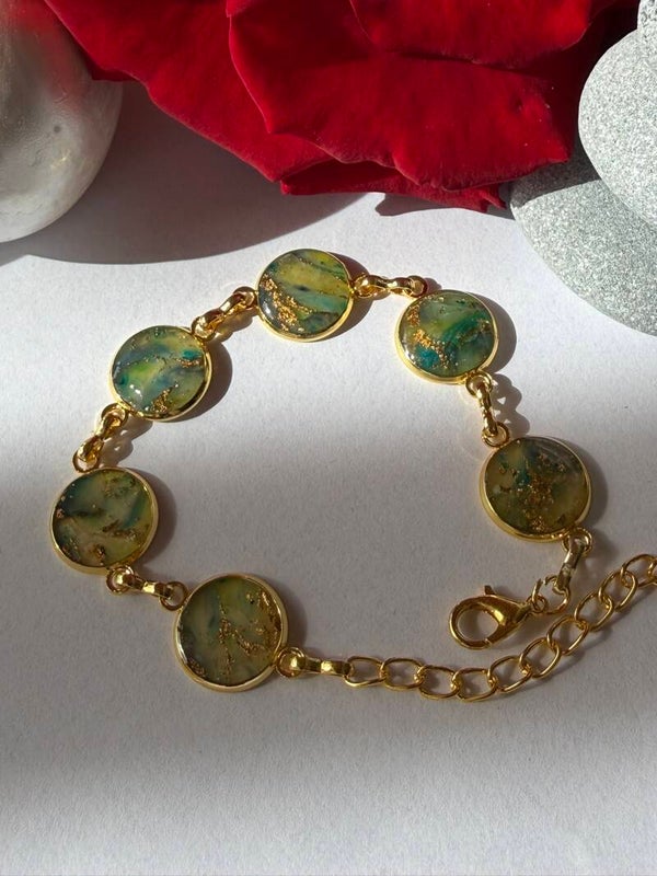 Armband; goldfarben; Grüntöne