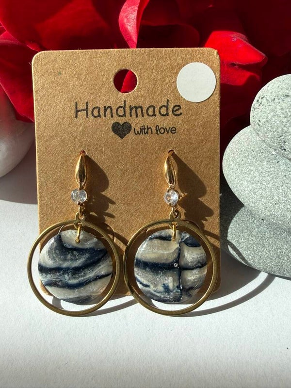 Extravagante Hängeohrringe schwebende Kreise goldfarben; dunkelblau-creme