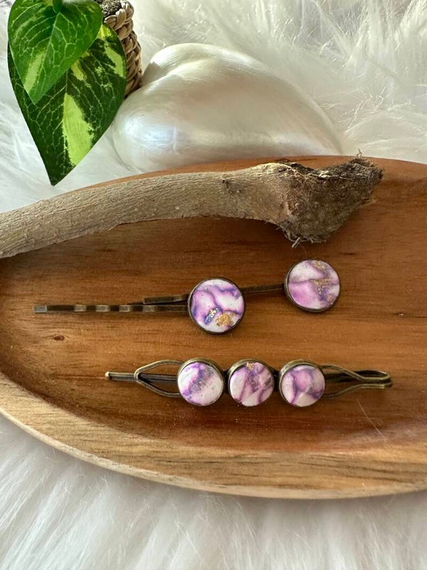 Haarschmuck: bronzefarben; weiß-lila