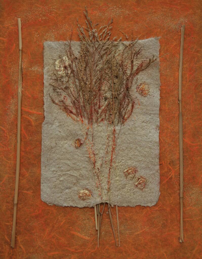 handgeschept papie met grassen