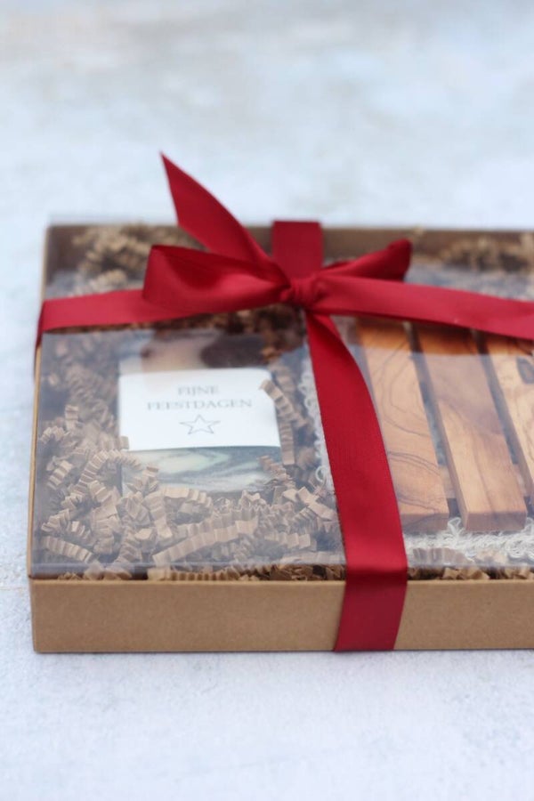 Kadoset - Fijne feestdagen  met olijfoliezeep, zeepplankje olijfbomenhout en zeepzakje