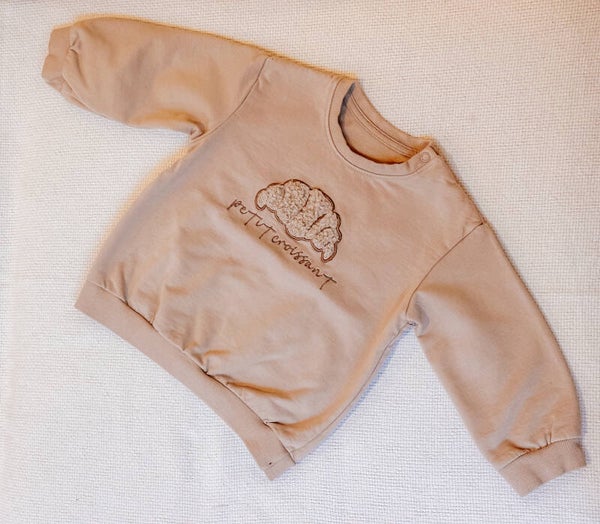 Petit croissant sweater
