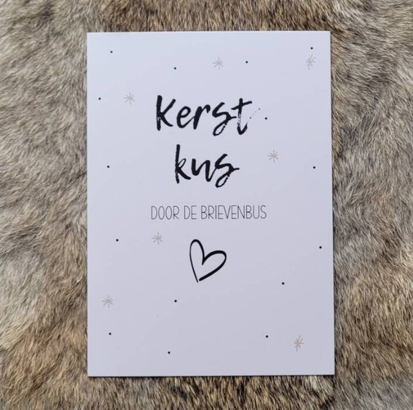 Ansichtkaart | Kerst kus door de brievenbus | Taupe